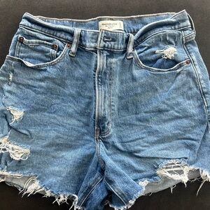 Abercrombie & Fitch Curve Love High Rise Mom Short size 30